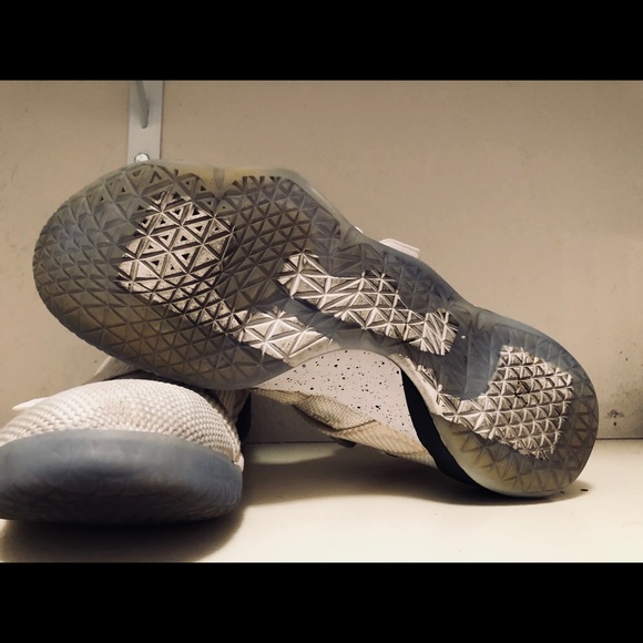 LeBron Soldier 11 - Picture 3 of 3